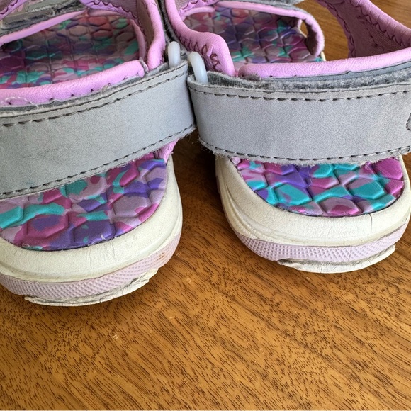 Eddie Bauer Gray and Pink Sandals with Adjustable Velcro Straps. Size Gi… - Picture 7 of 11